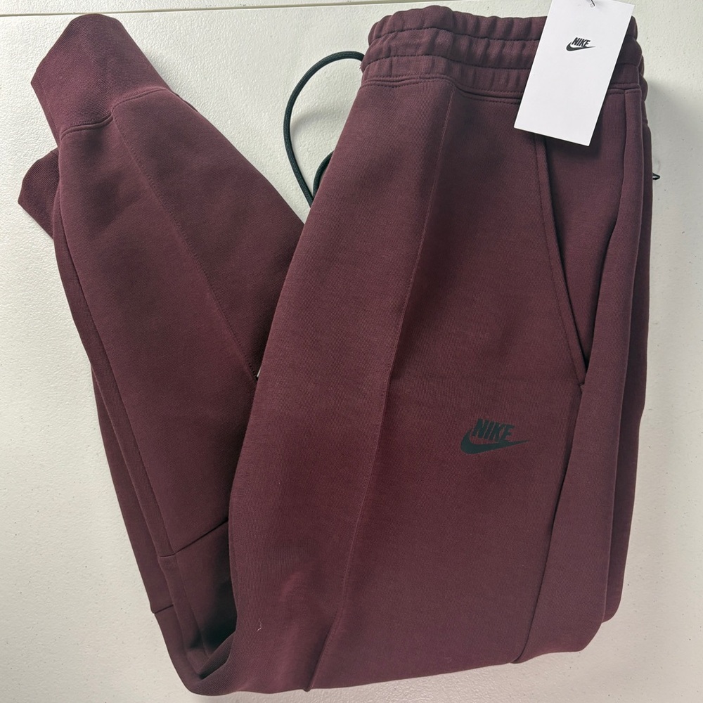 Nike Sportswear Tech Fleece Burgundy Jogger Pants FB8330 652 Women's Sz
